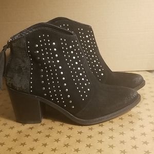 Ankle boots